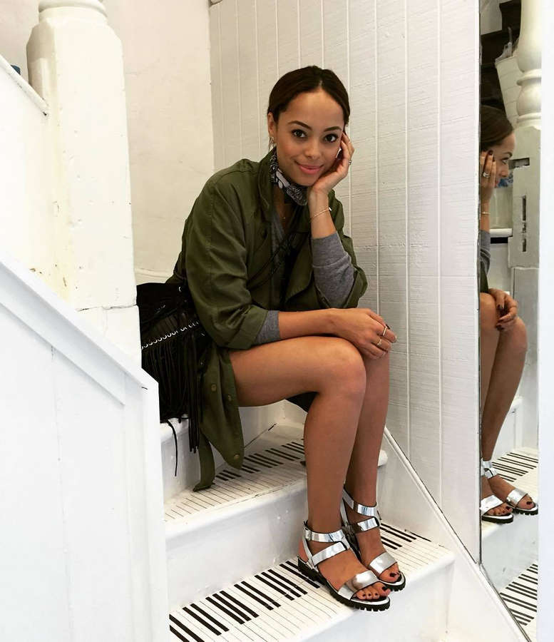 Amber Stevens West Feet