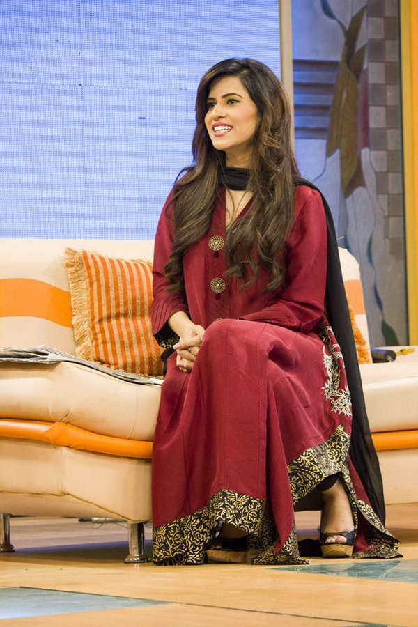 Asma Mustafa Khan Feet