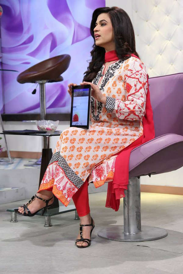 Asma Mustafa Khan Feet