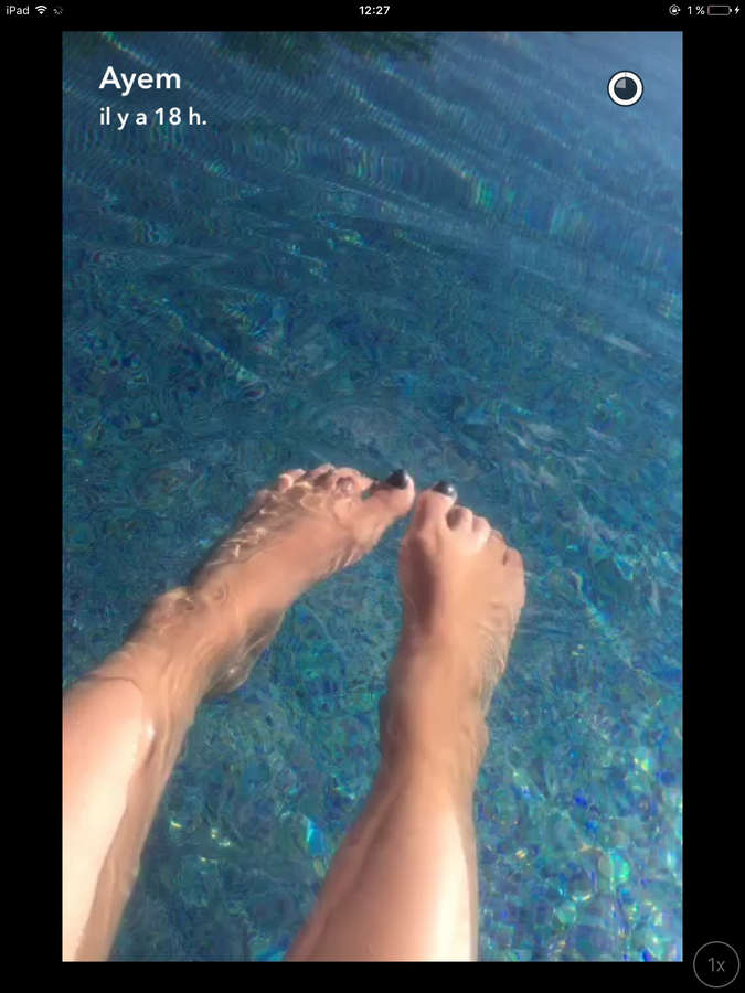 Ayem Nour Feet