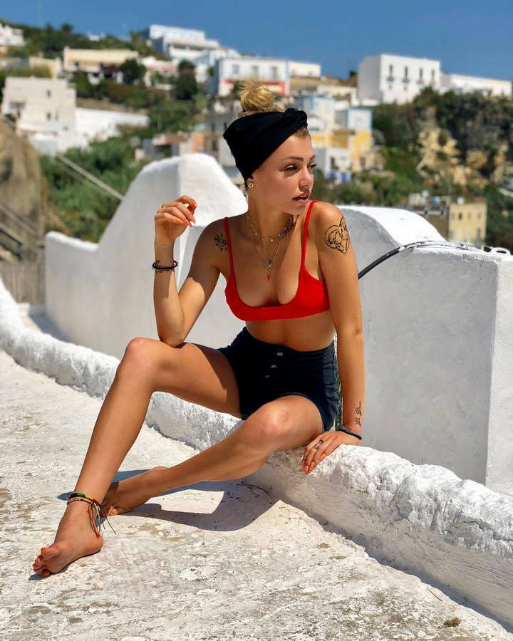 Camilla Mangiapelo Feet