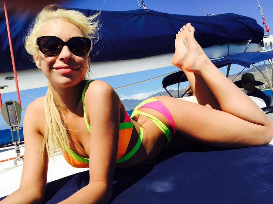 Carmen Caliente Feet