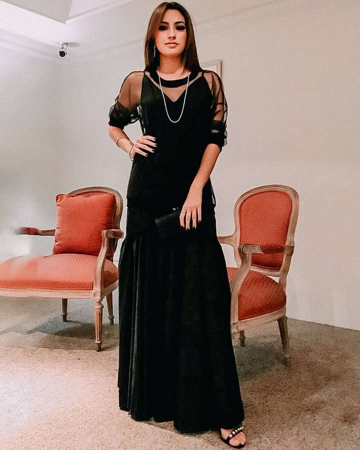 Carolina Oliveira Feet