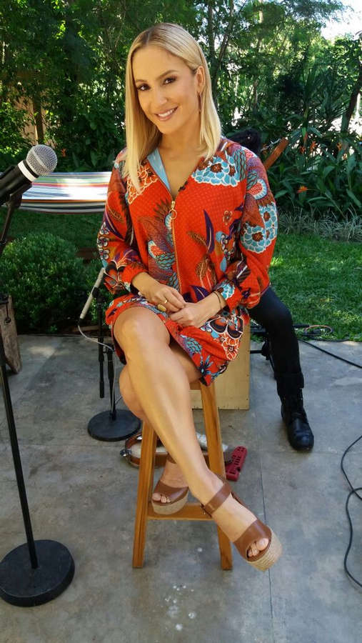 Claudia Leitte Feet