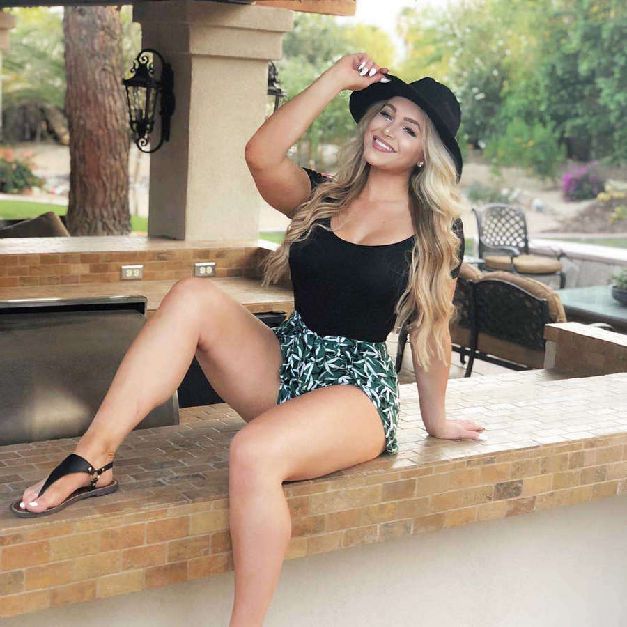 Courtney Tailor Feet