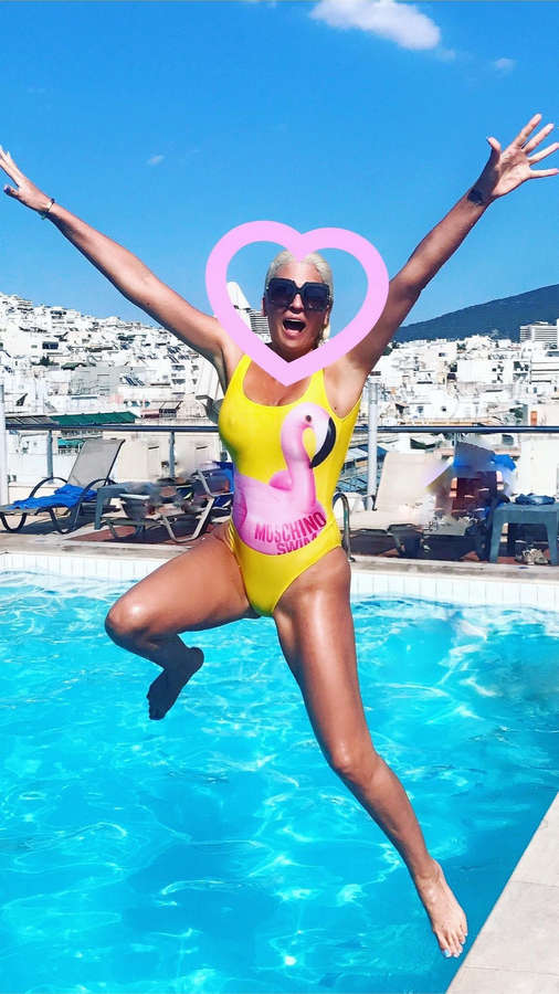 Jelena Karleusa Feet