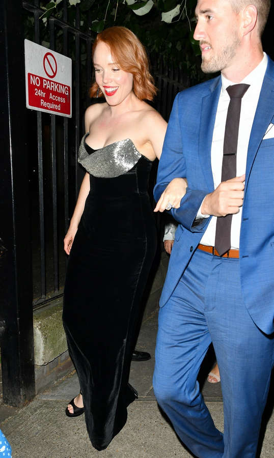 Jessica Keenan Wynn Feet