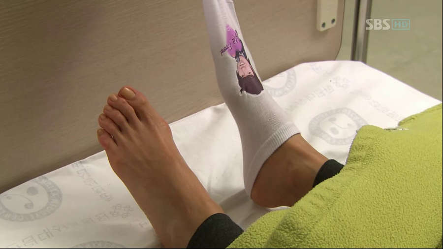 Ji Won Ha Feet