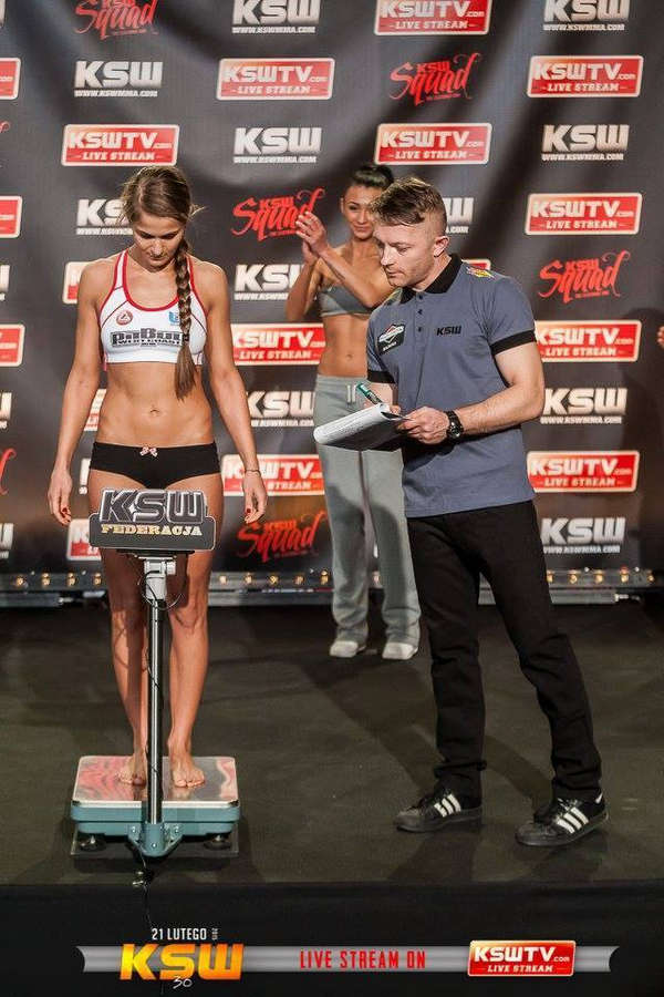 Karolina Kowalkiewicz Feet