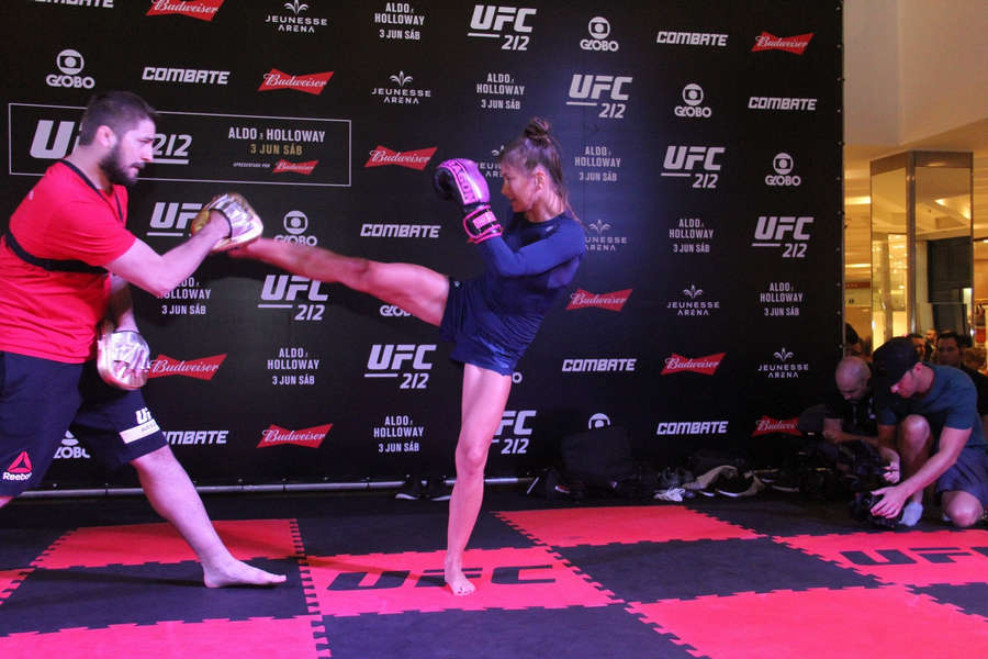 Karolina Kowalkiewicz Feet