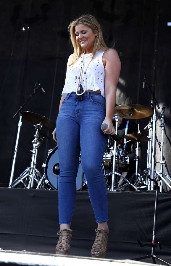 Lauren Alaina Feet