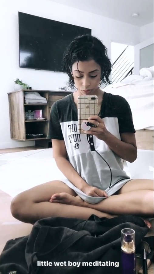 Liza Koshy Feet