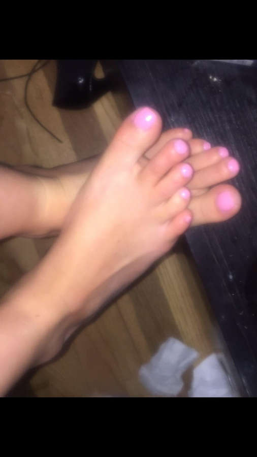 Lizzie Bell Feet