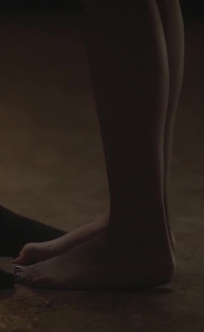 Lizzy Caplan Feet