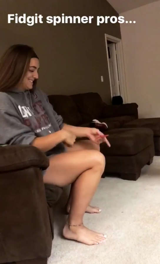 Maggie Nichols Feet