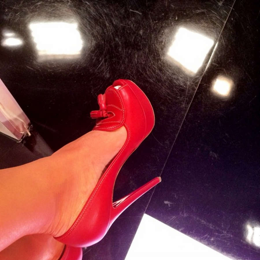 Maria Celeste Arraras Feet