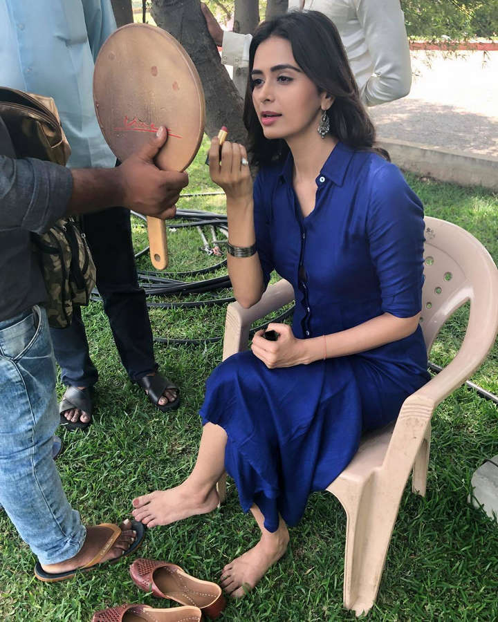 Meenakshi Dixit Feet