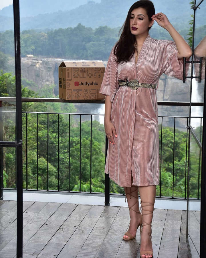 Mohan Avanthika Feet