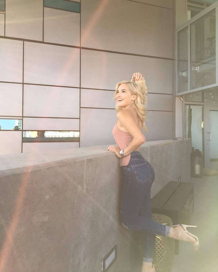 Olivia Chachi Gonzales Feet