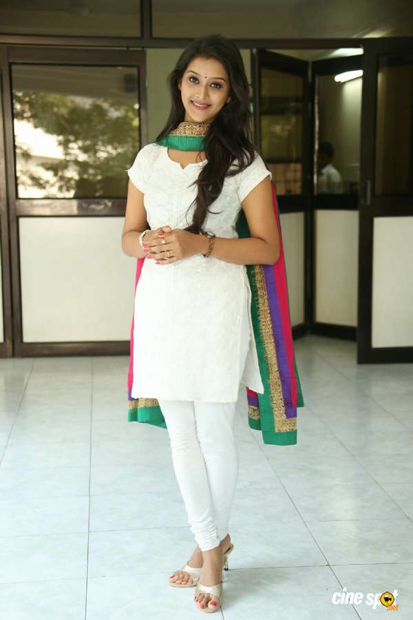 Pooja Jhaveri Feet