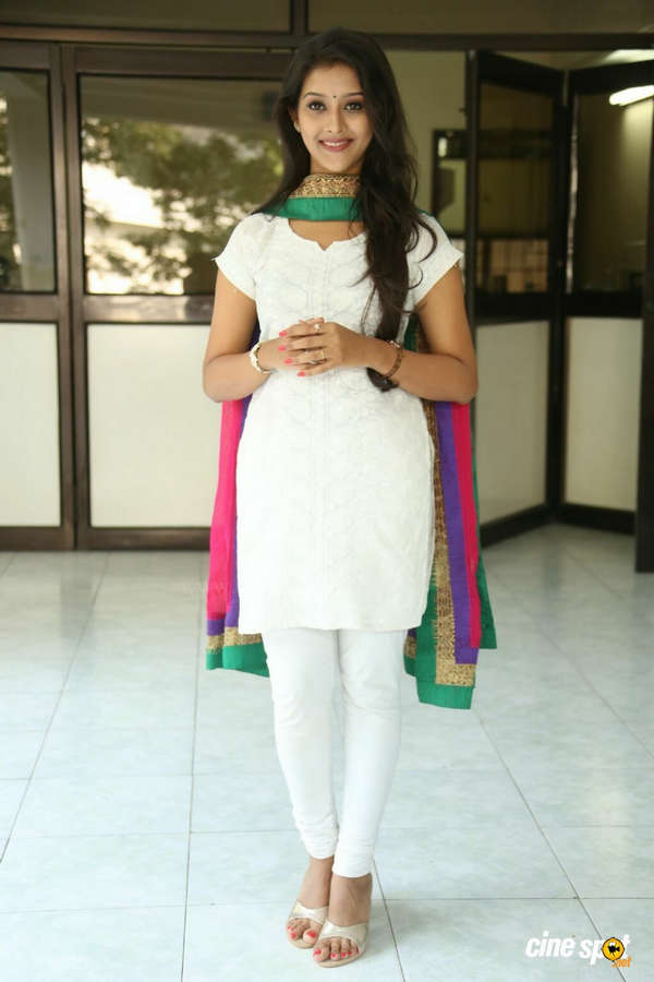 Pooja Jhaveri Feet