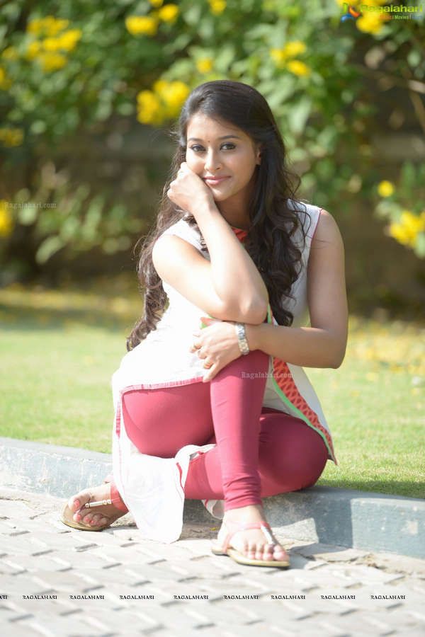 Pooja Jhaveri Feet