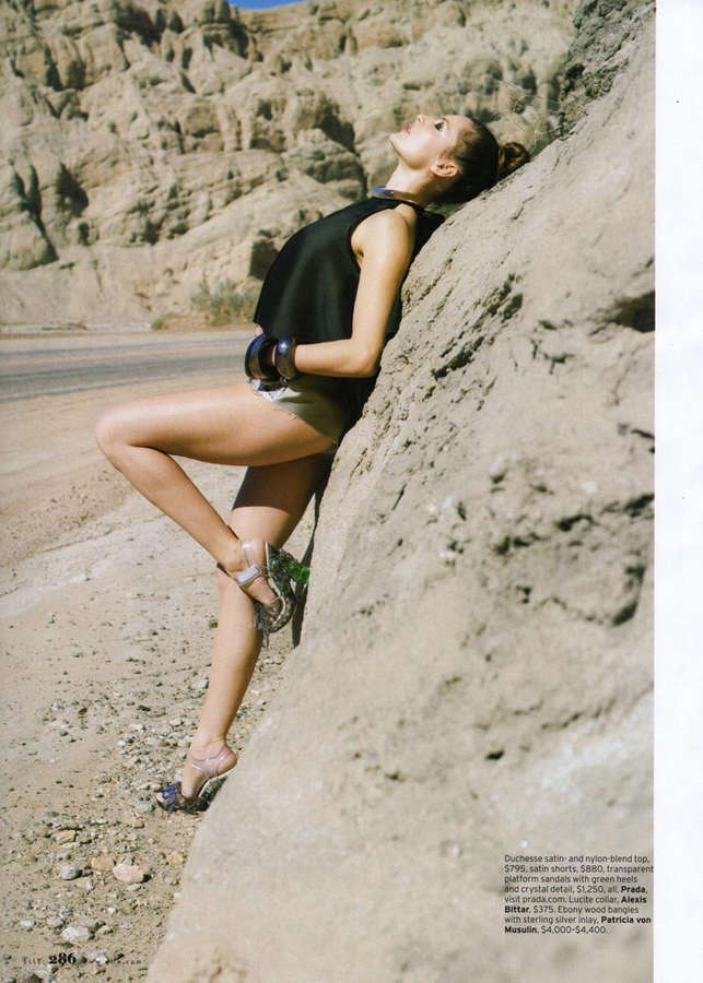 Rie Rasmussen Feet (7 gallery images) Rie Rasmussen Feet