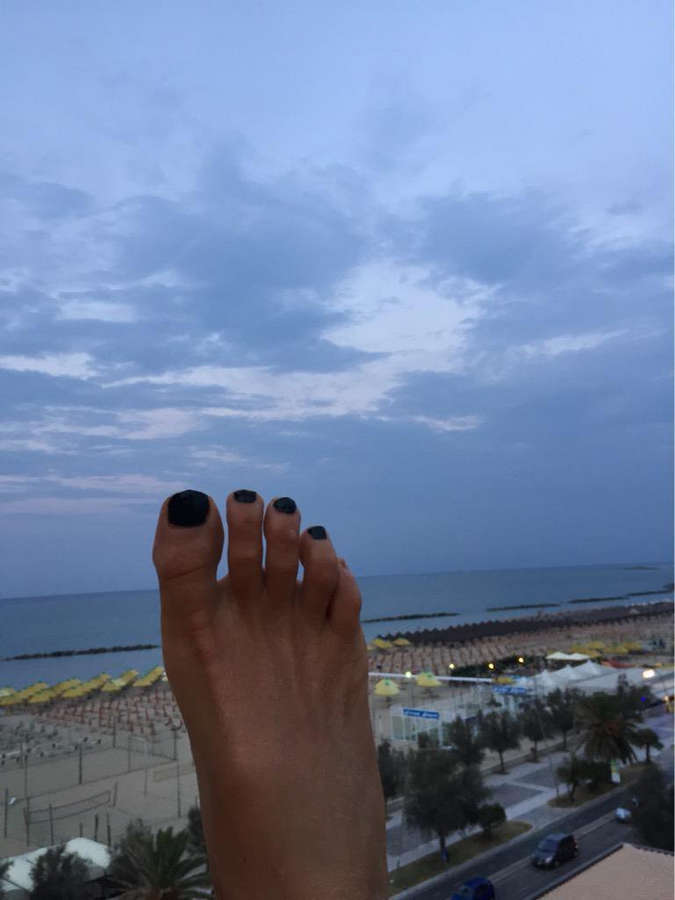 Roberta Beta Feet