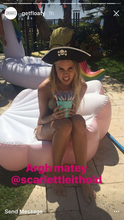 Scarlett Leithold Feet