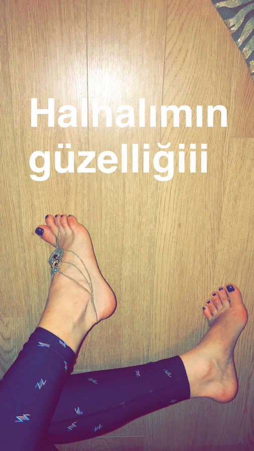 Simge Tertemiz Feet