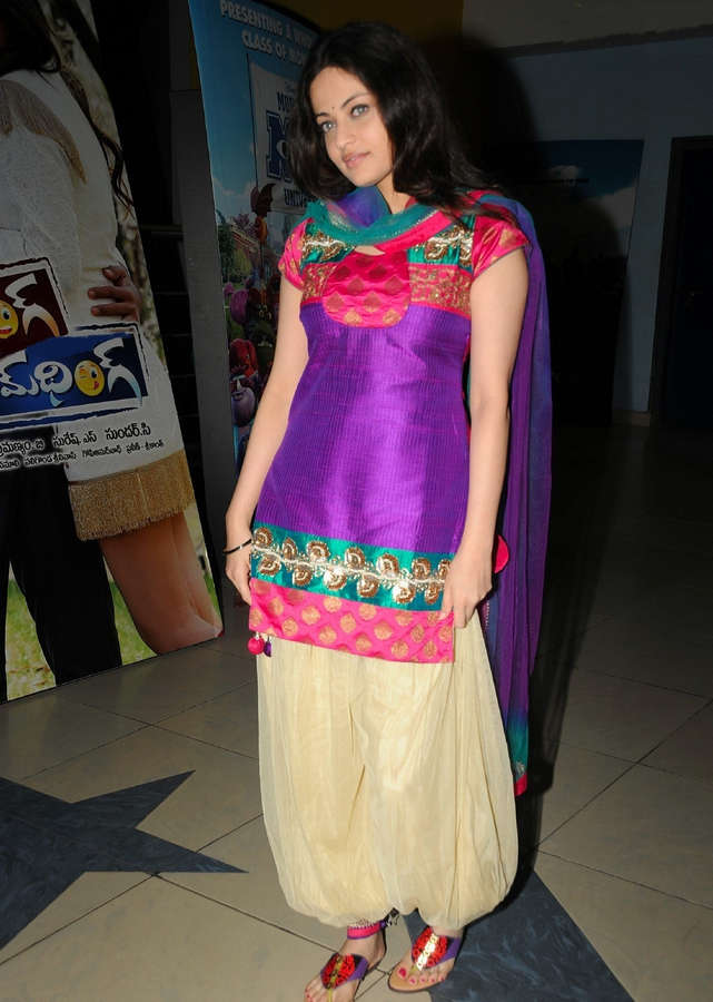 Sneha Ullal Feet