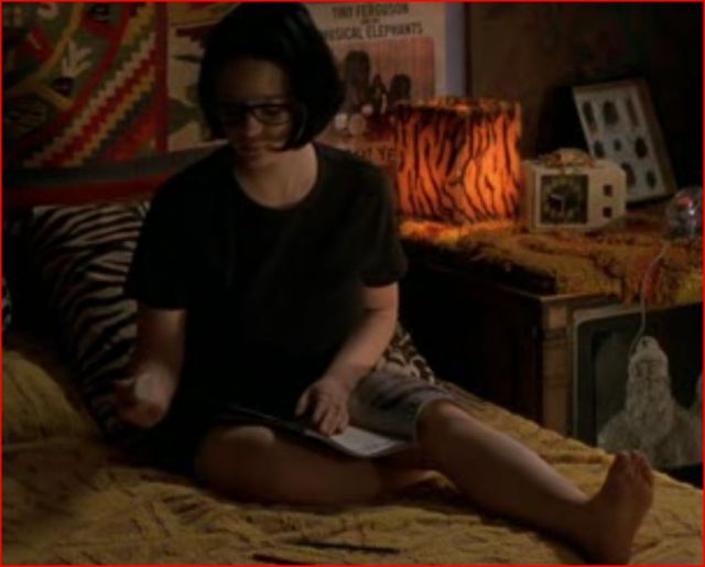 Thora Birch Feet