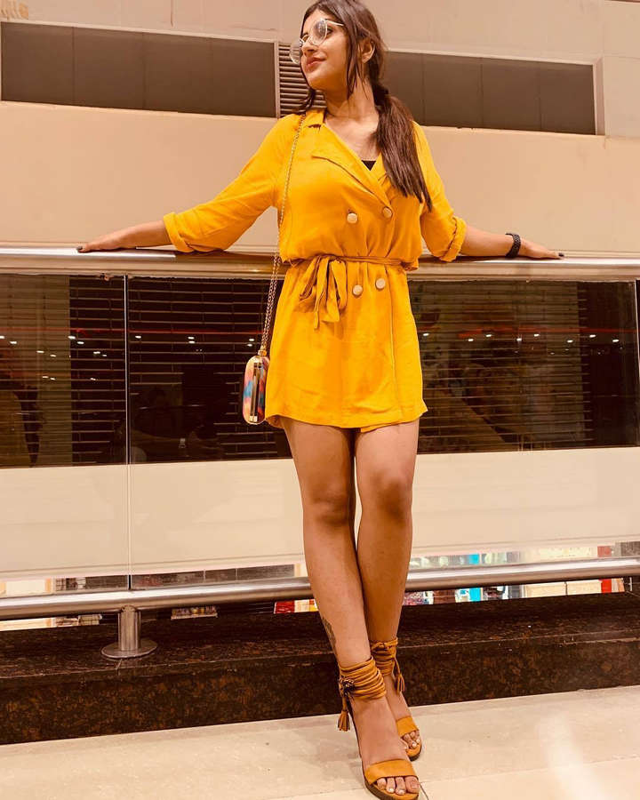 Yaashika Aanand Feet