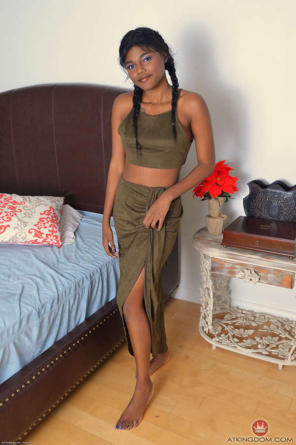 Yara Skye Feet 13 Photos Sexy Feets Celeb Feets