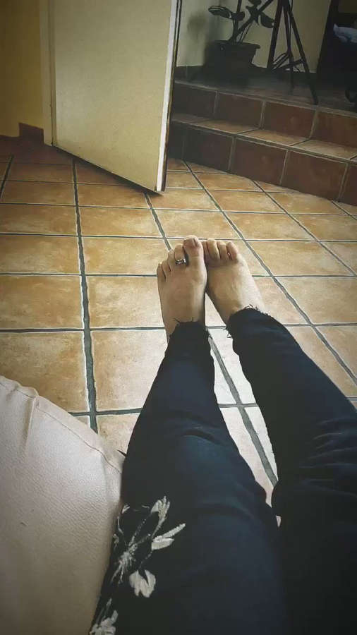 Yasmeena Feet