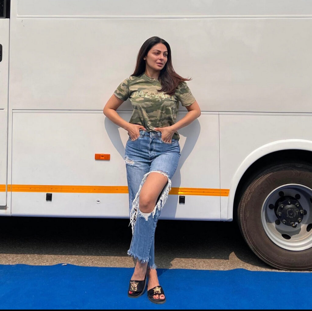 Neeru Bajwa Feet (5 pics)