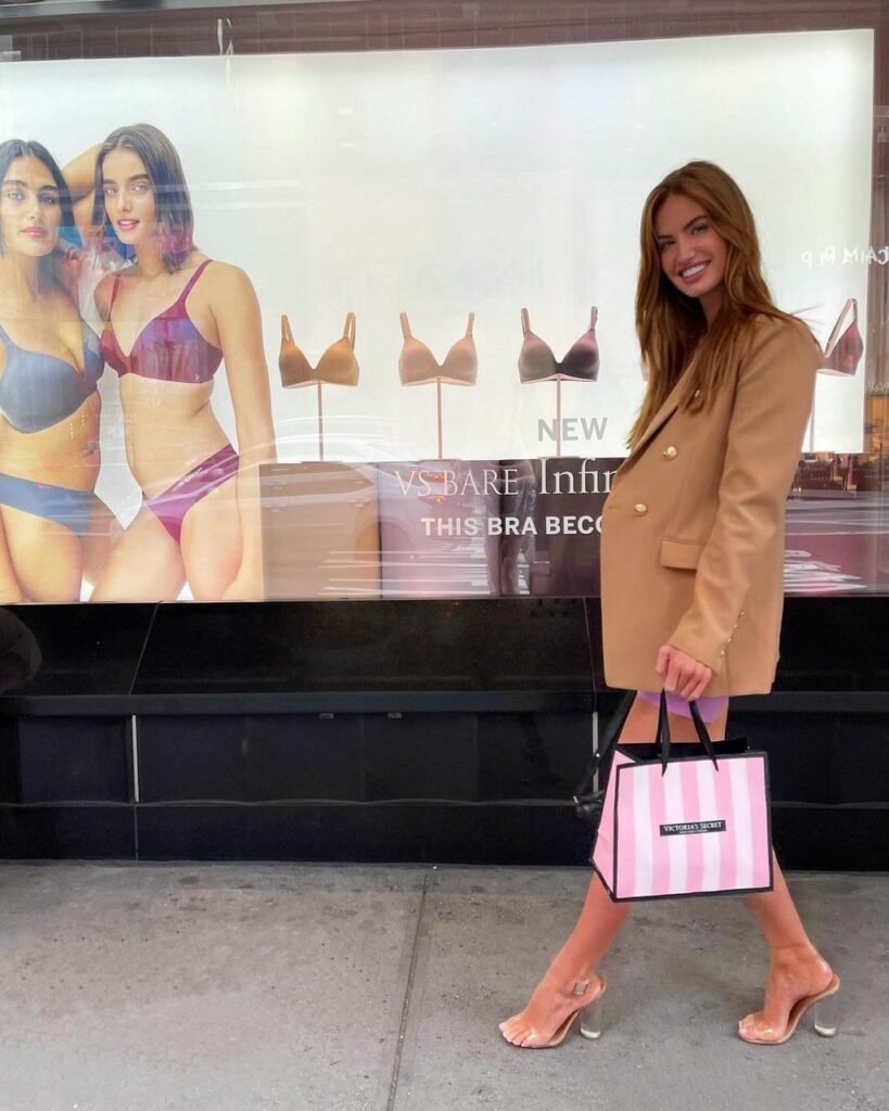 Haley Kalil Feet (22 images)