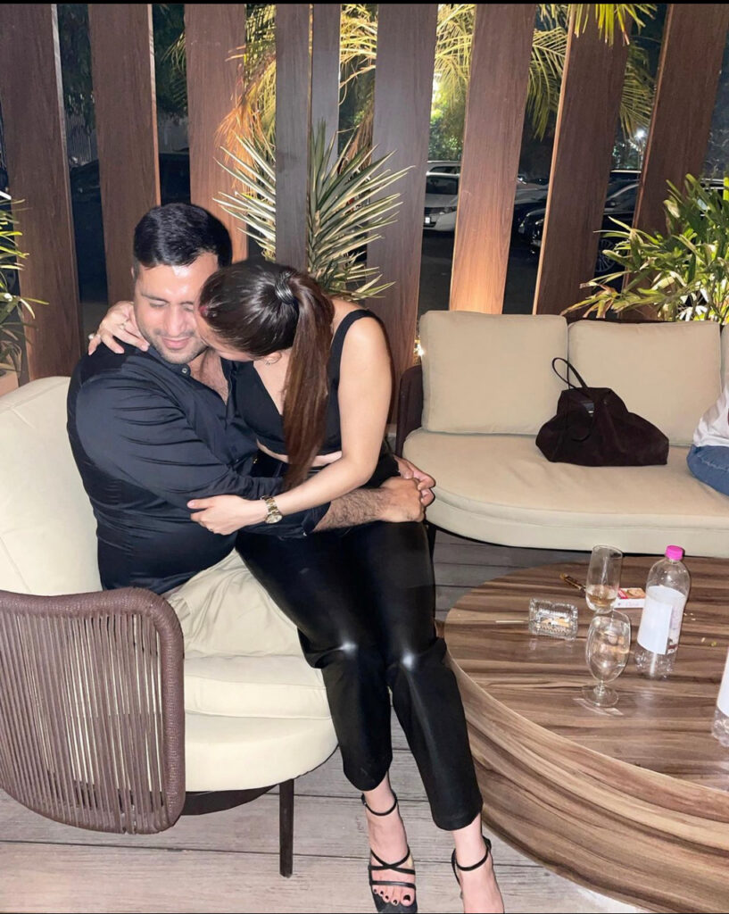 Shraddha Arya Feet (3 pics)