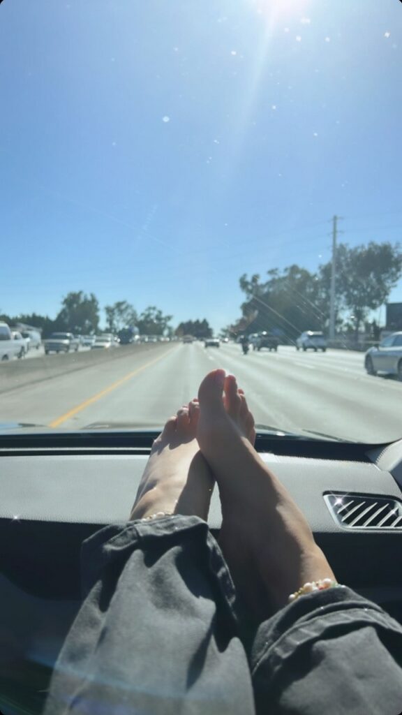 Rita Ora Feet (8 sexy-photos)