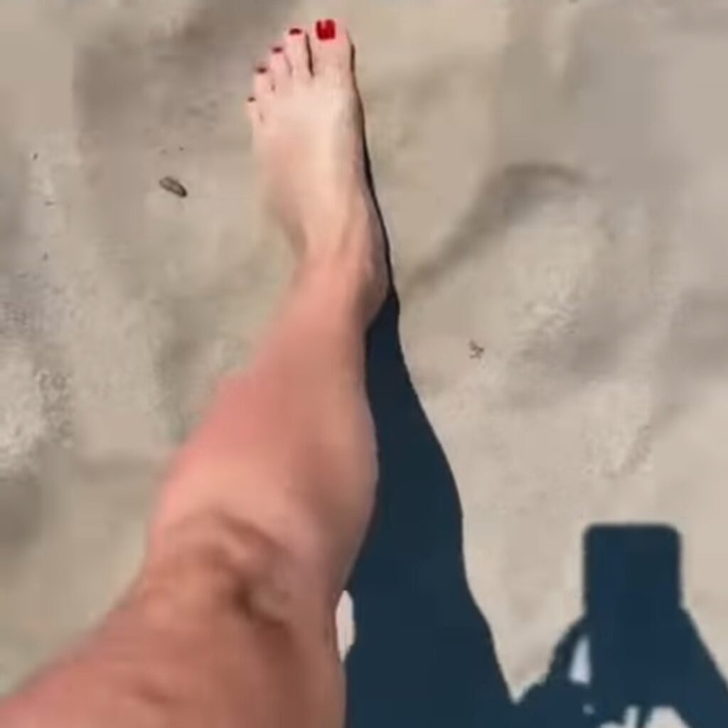 Ludwika Paleta Feet (7 images)