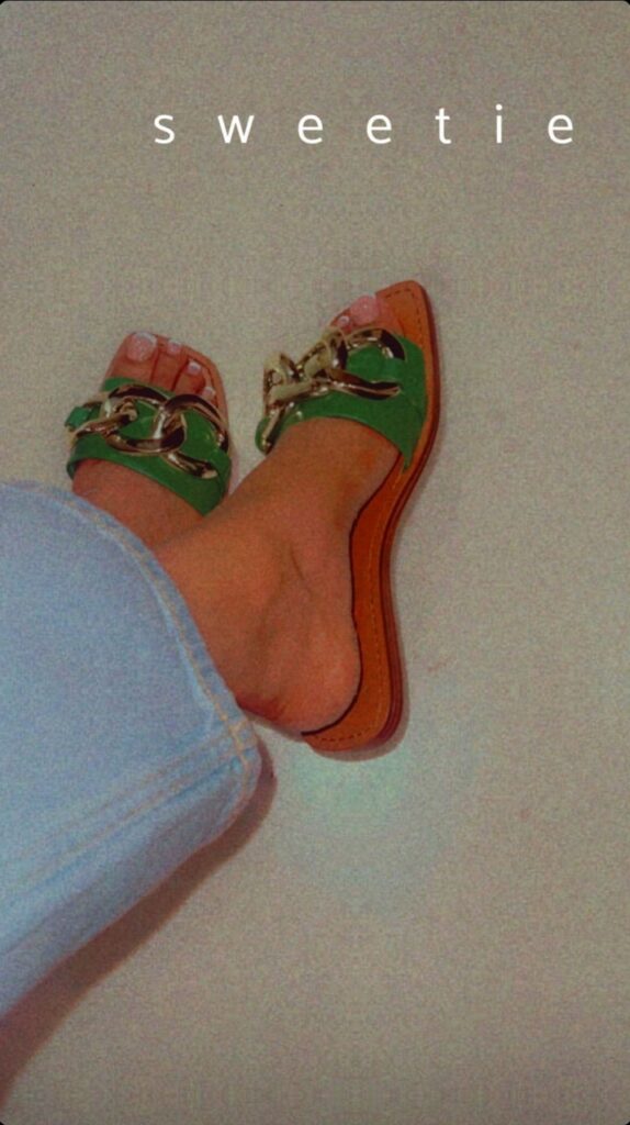 Baani Sandhu Feet (5 pictures)