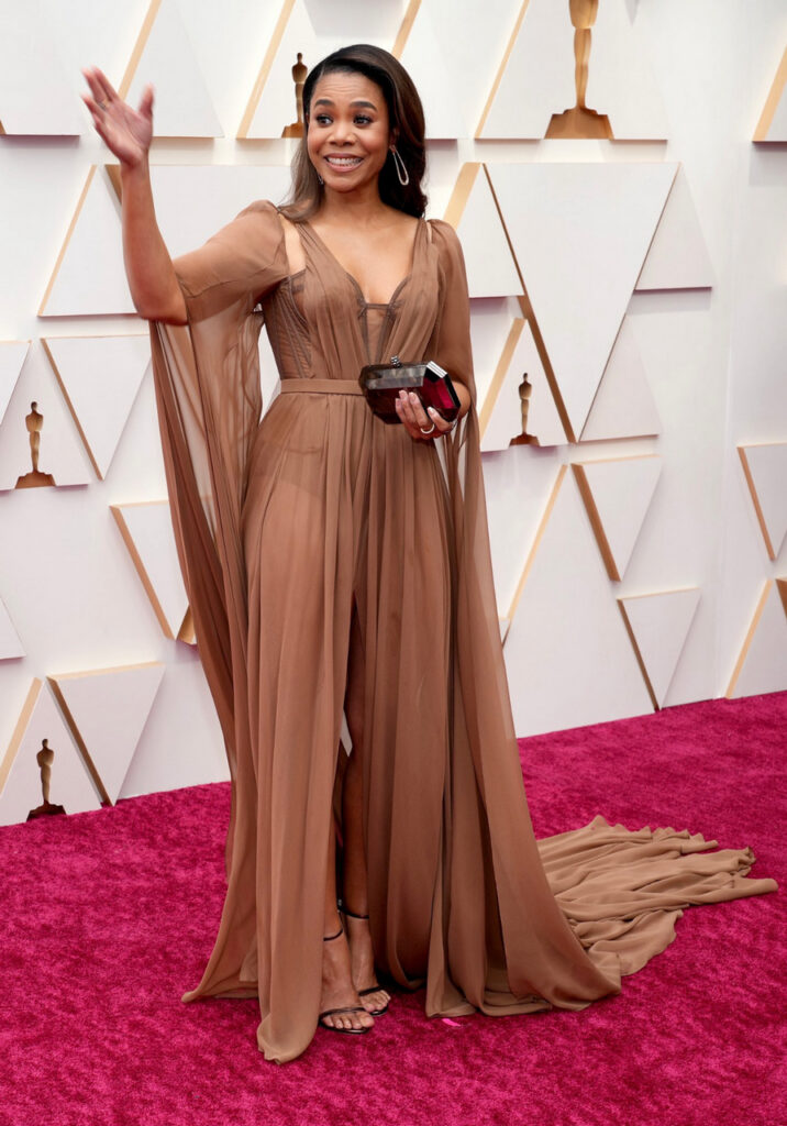 Regina Hall Feet (2 pics)