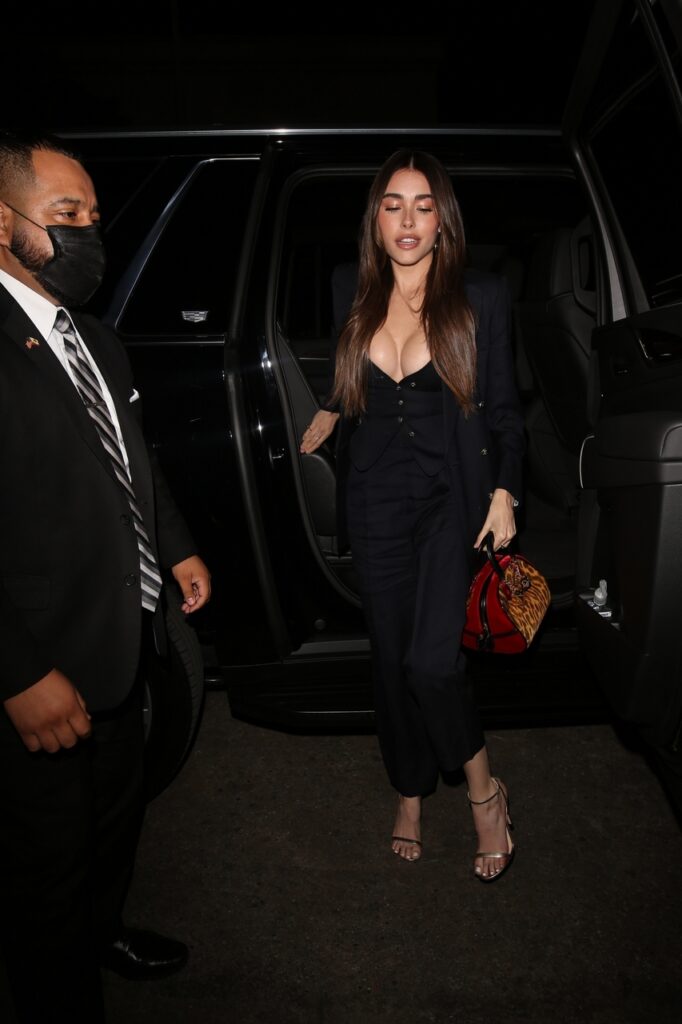 Madison Beer Feet (13 pictures)