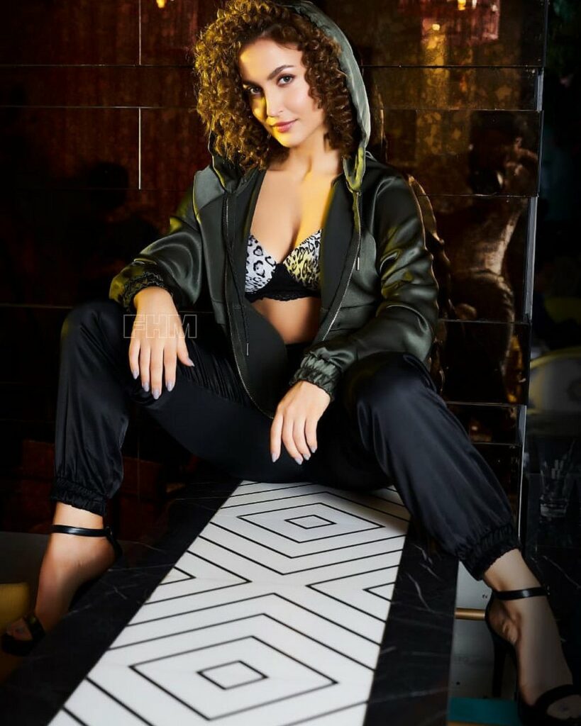 Elli Avram Feet (6 images)