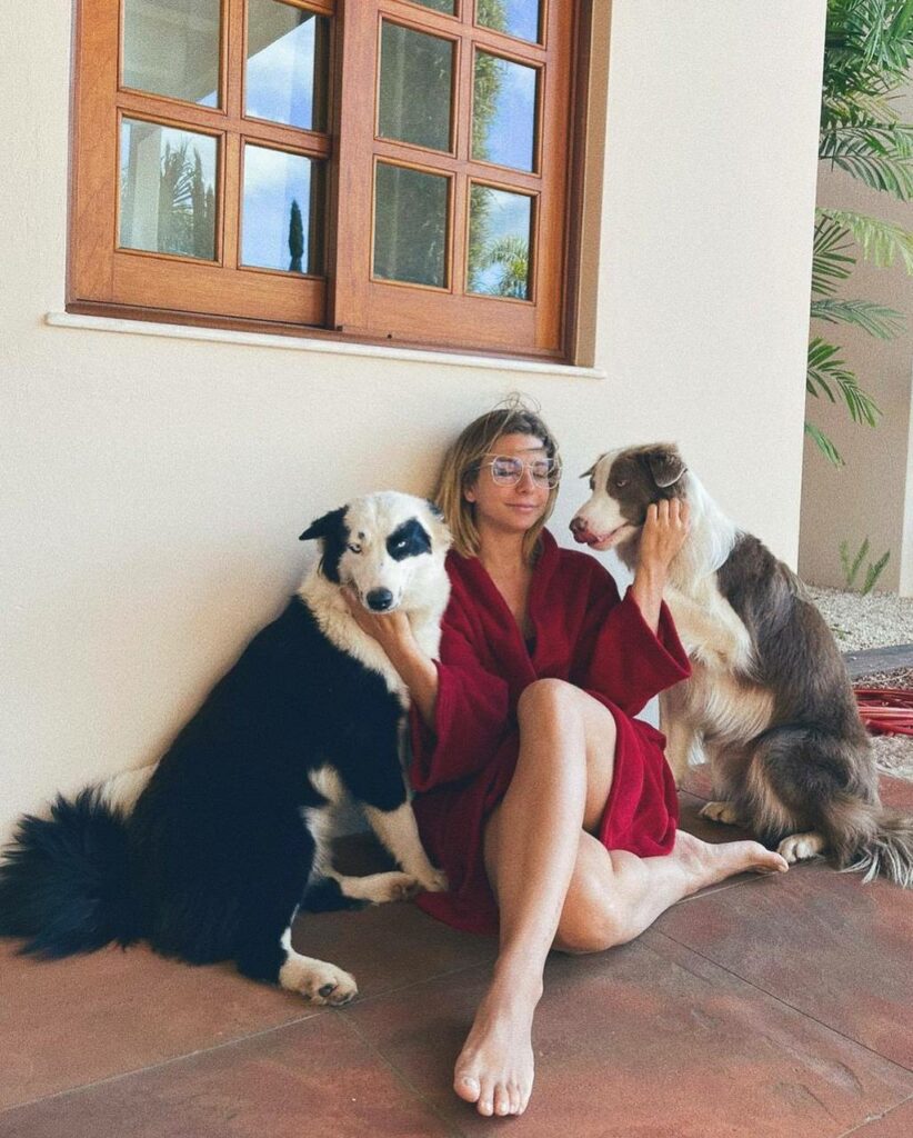 Julia Foti Feet (8 sexy-photos)