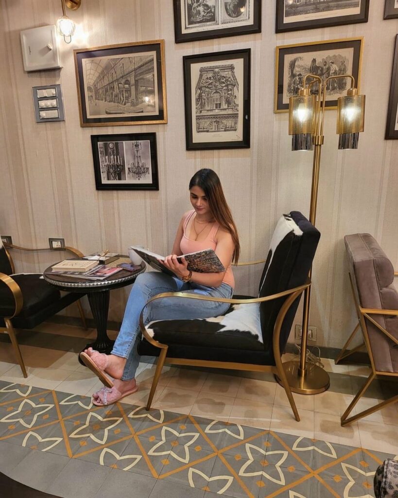 Sezal Sharma Feet (4 pics)