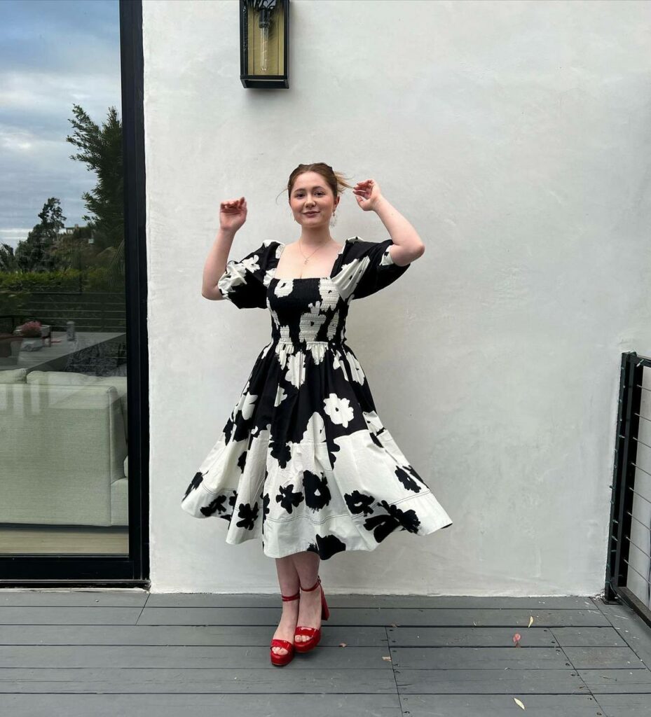 Emma Kenney Feet (8 pictures)