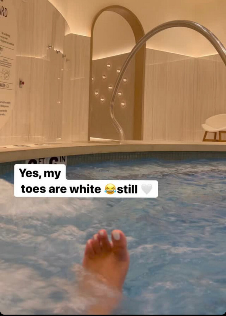 Demetria Obilor Feet (4 images)