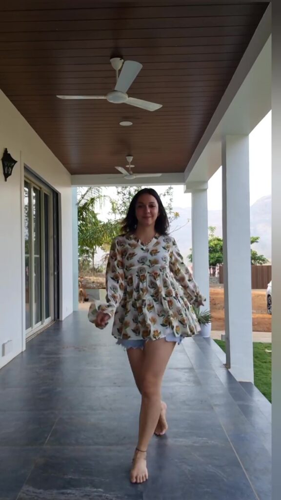 Nauheed Cyrusi Feet (6 pictures)