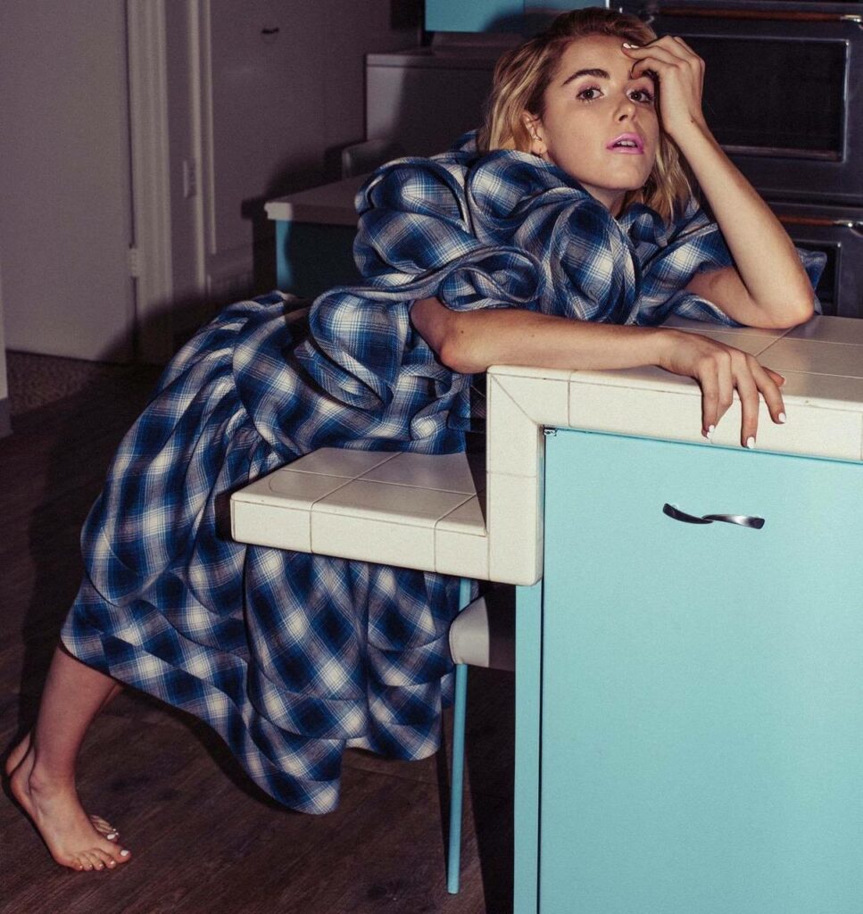 Kiernan Shipka Feet (4 pictures) Sexy Feets - Celeb Feets